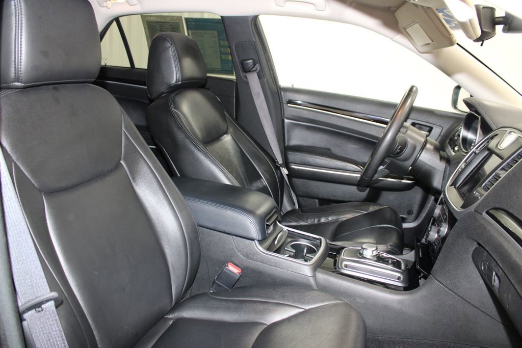 Used 2023 Chrysler 300 Touring AWD/4WD image 32