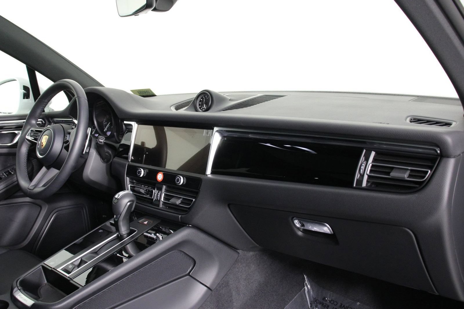 Certified 2026 Porsche Macan AWD/4WD image 24