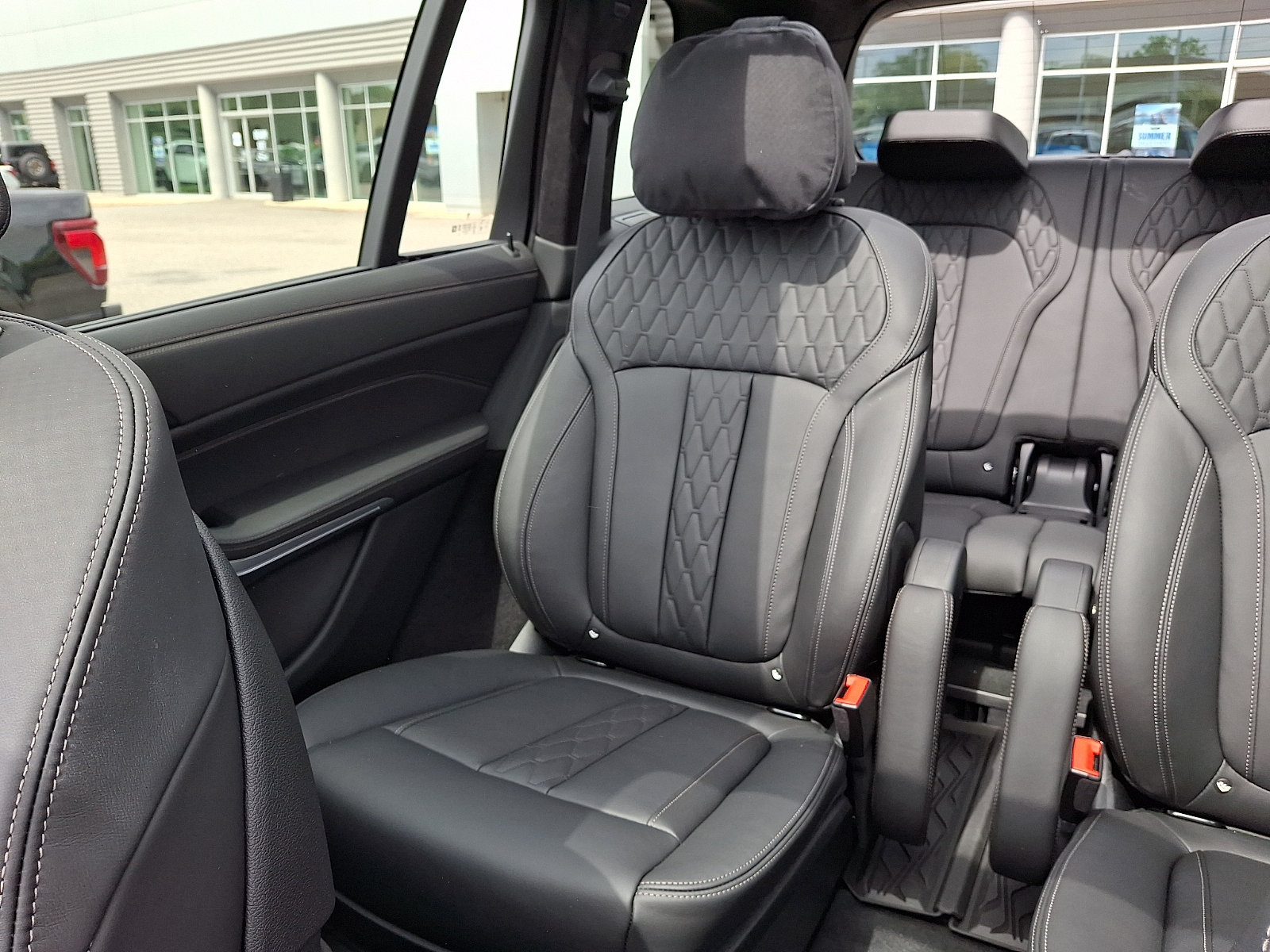 Used 2025 BMW X7 M60i w/ Executive Package AWD/4WD image 17