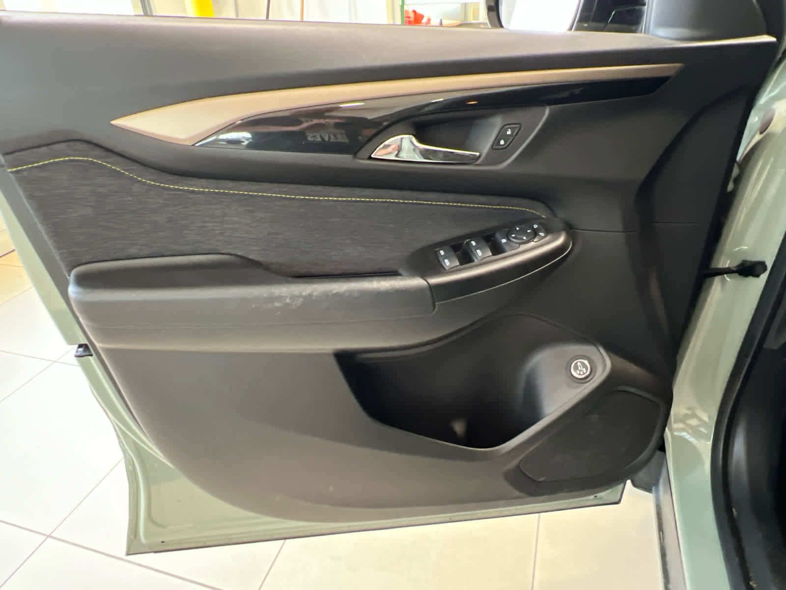 Used 2024 Chevrolet TrailBlazer ACTIV w/ Convenience Package FWD image 12