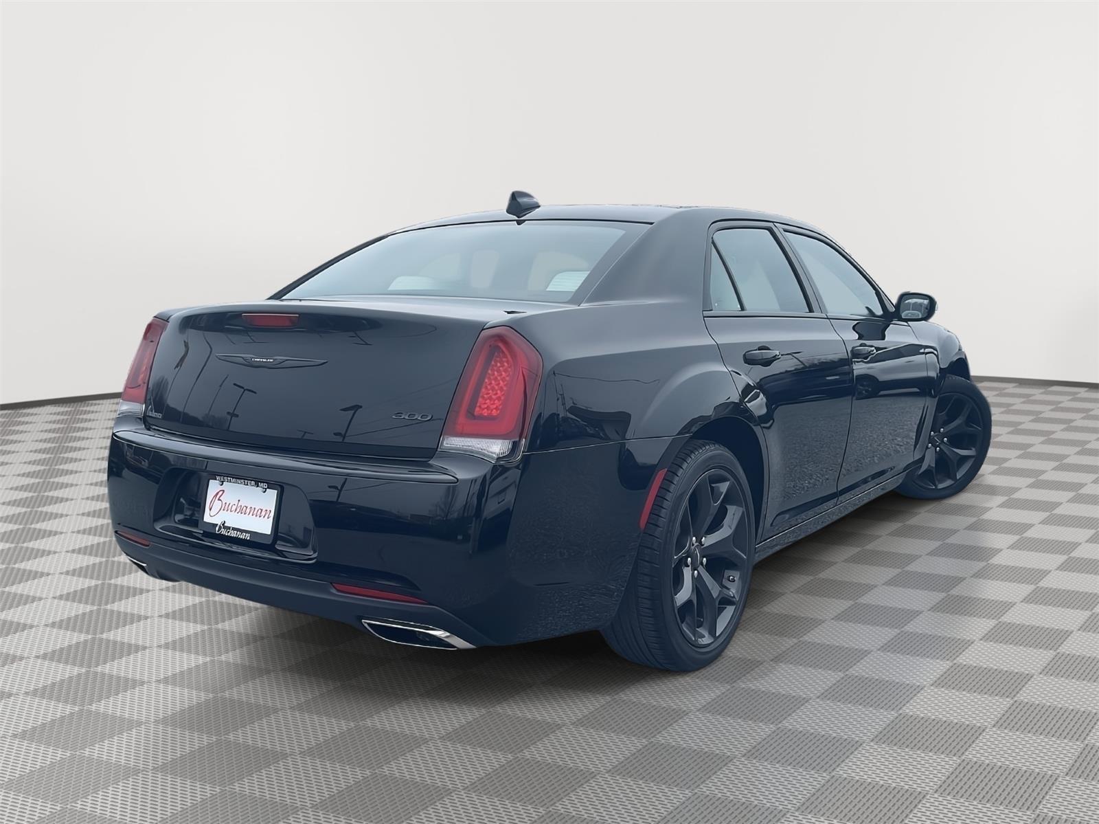 Used 2022 Chrysler 300 Touring w/ Sport Appearance Package image 4