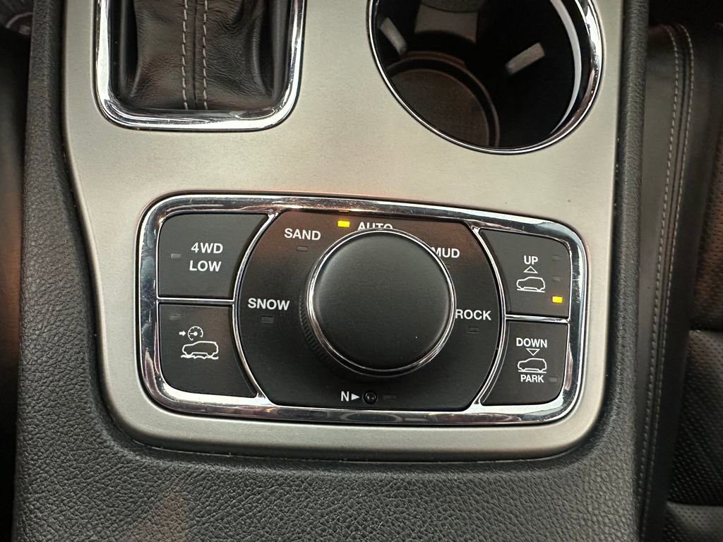 Used 2020 Jeep Grand Cherokee Overland image 41