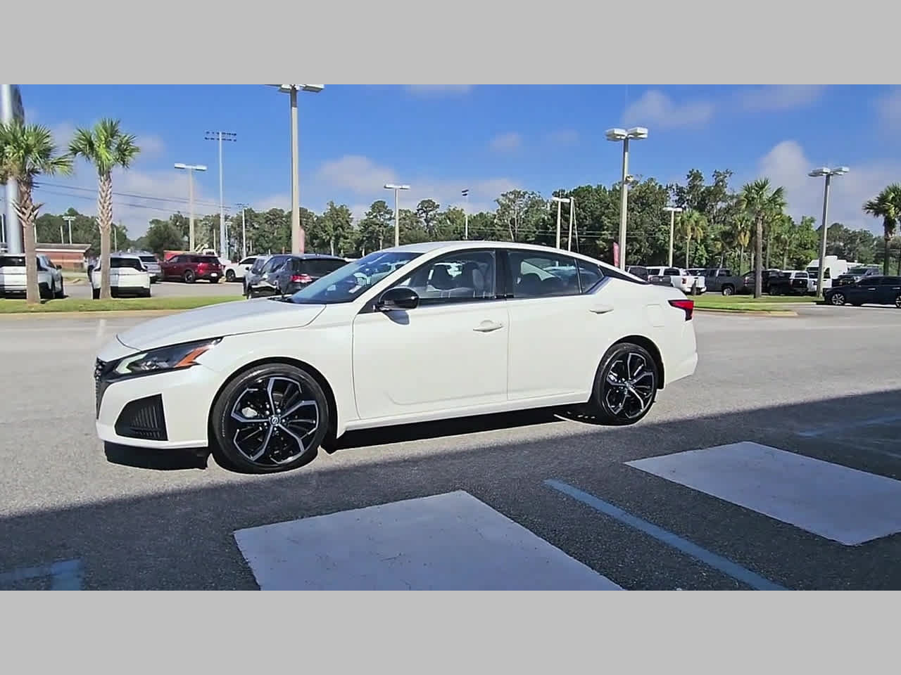 Used 2024 Nissan Altima 2.5 SR AWD/4WD image 25