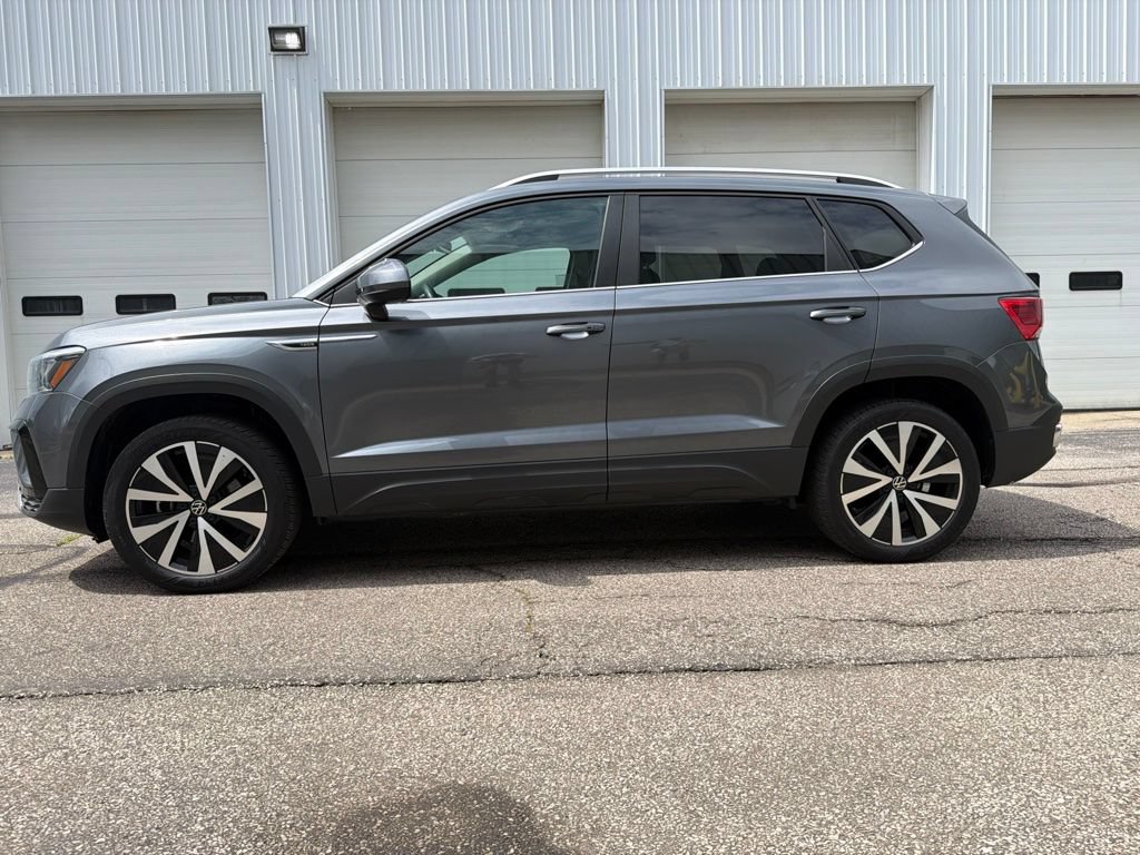 Used 2024 Volkswagen Taos SE FWD image 10