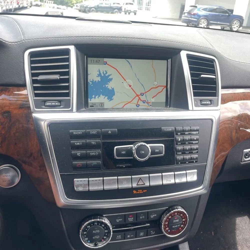 Used 2015 Mercedes-Benz GL 550 4MATIC image 27
