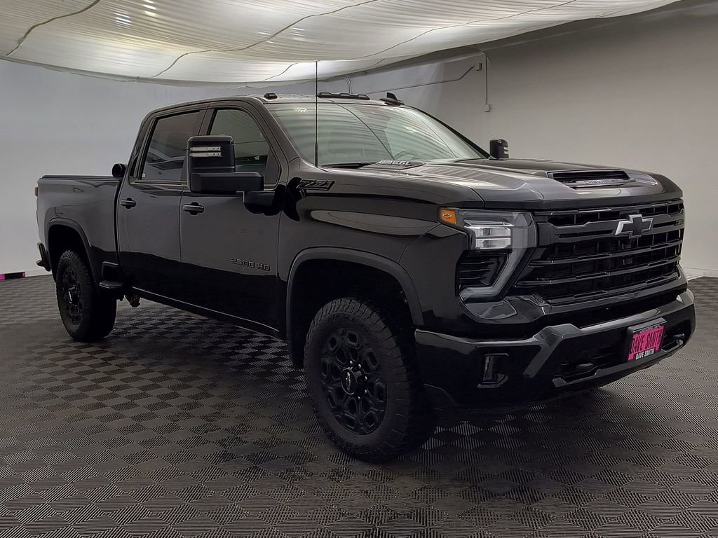 Used 2024 Chevrolet Silverado 2500 LT w/ Midnight Edition AWD/4WD image 7