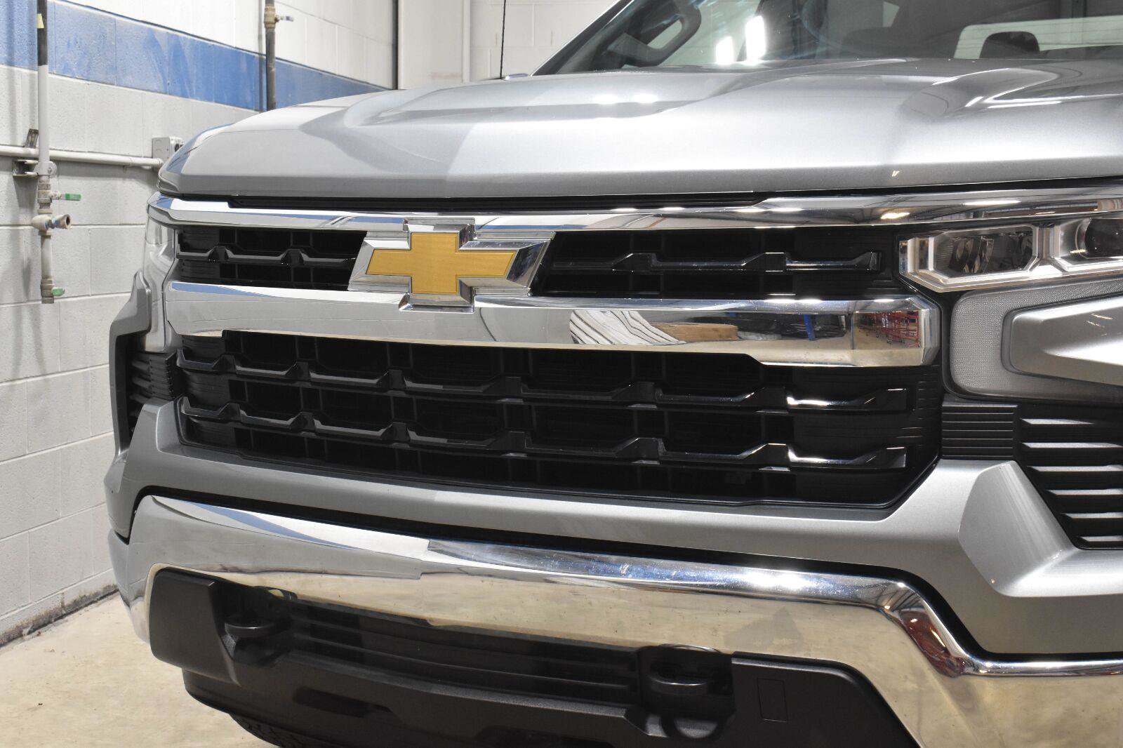 Used 2023 Chevrolet Silverado 1500 LT AWD/4WD image 28