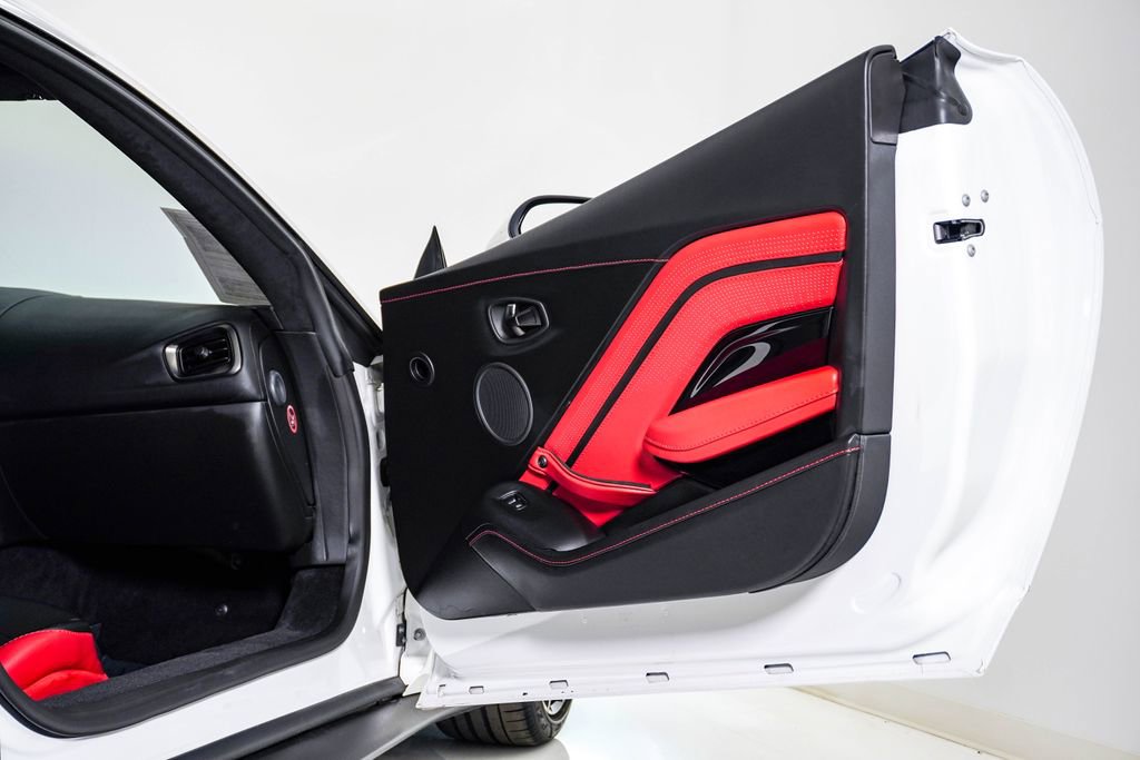 Used 2019 Aston Martin V8 Vantage Coupe image 16