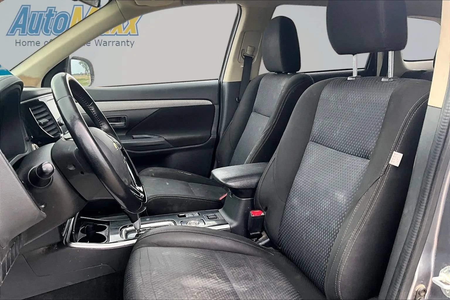Used 2018 Mitsubishi Outlander SE AWD/4WD image 25