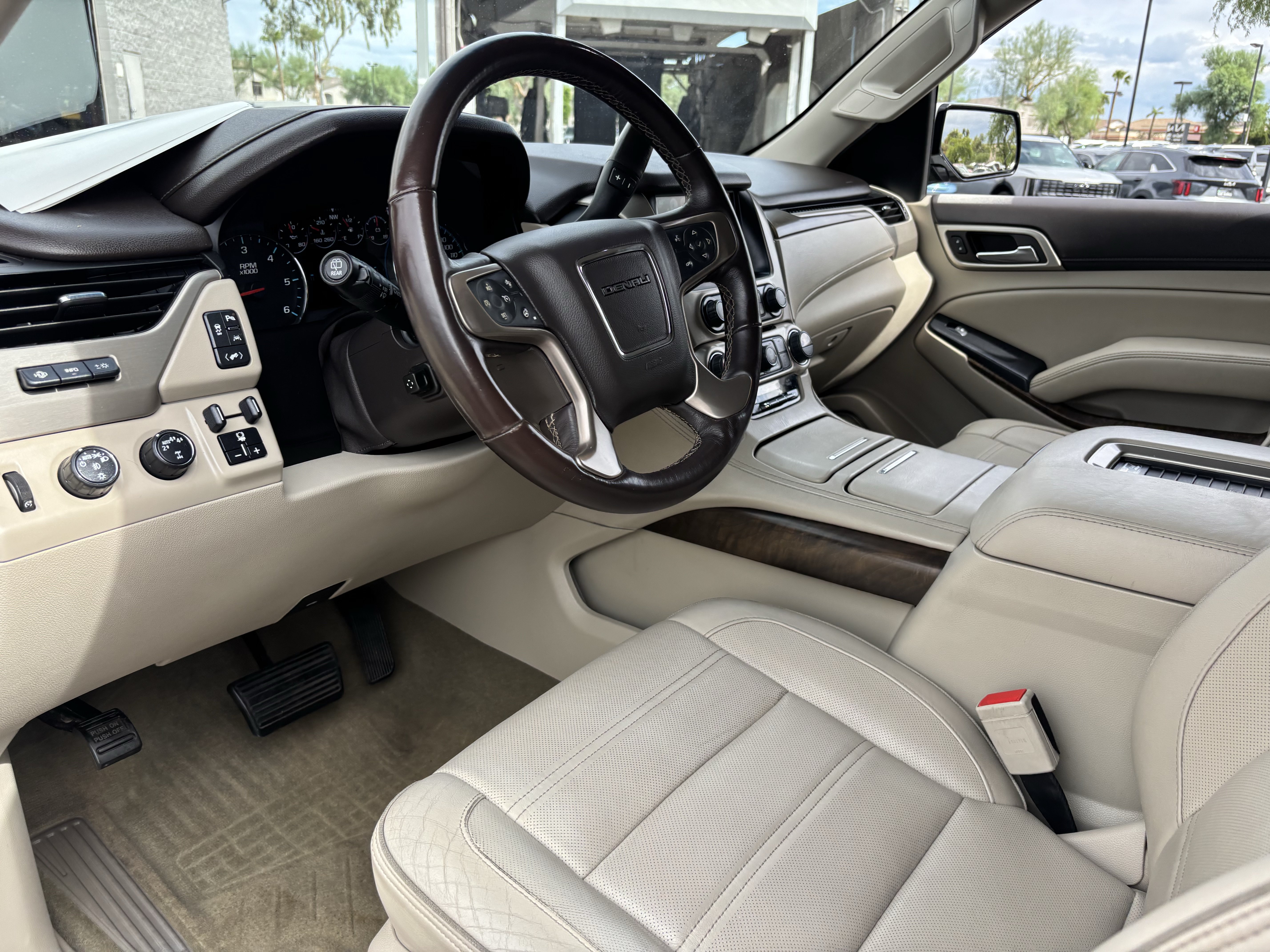 Used 2018 GMC Yukon Denali w/ Open Road Package AWD/4WD image 17