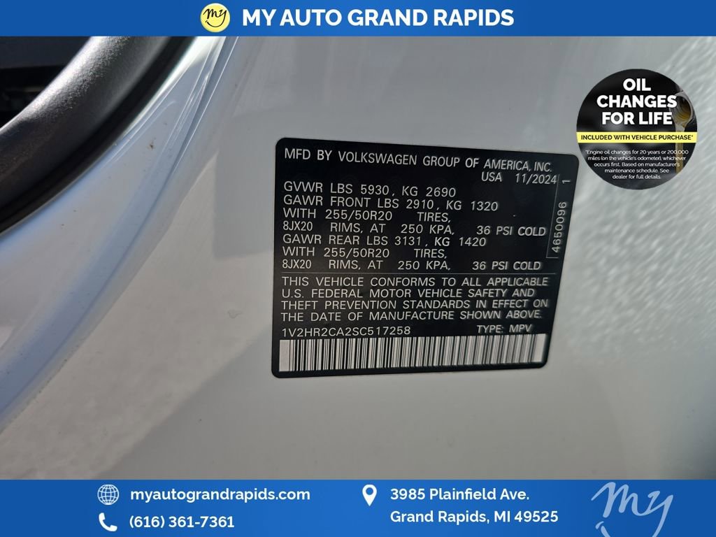 Used 2025 Volkswagen Atlas SE image 35