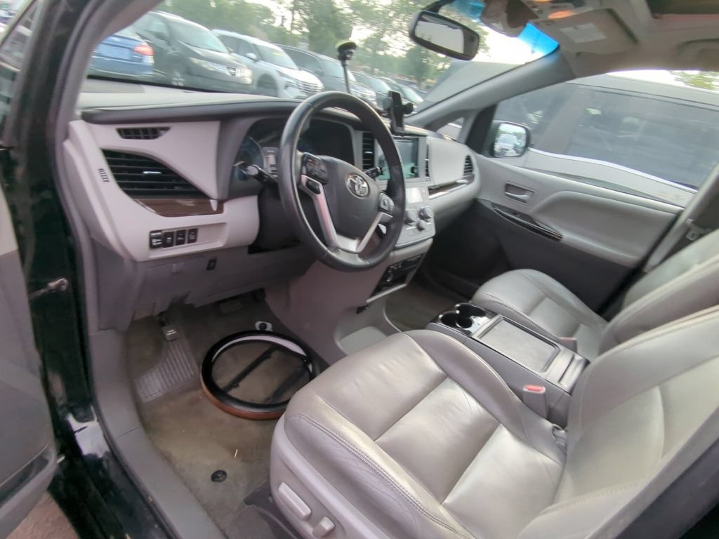 Used 2015 Toyota Sienna XLE Premium FWD image 8