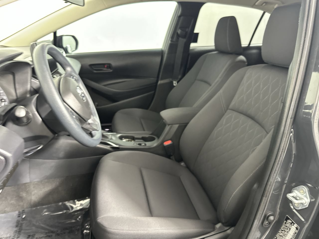 Used 2023 Toyota Corolla LE FWD image 6