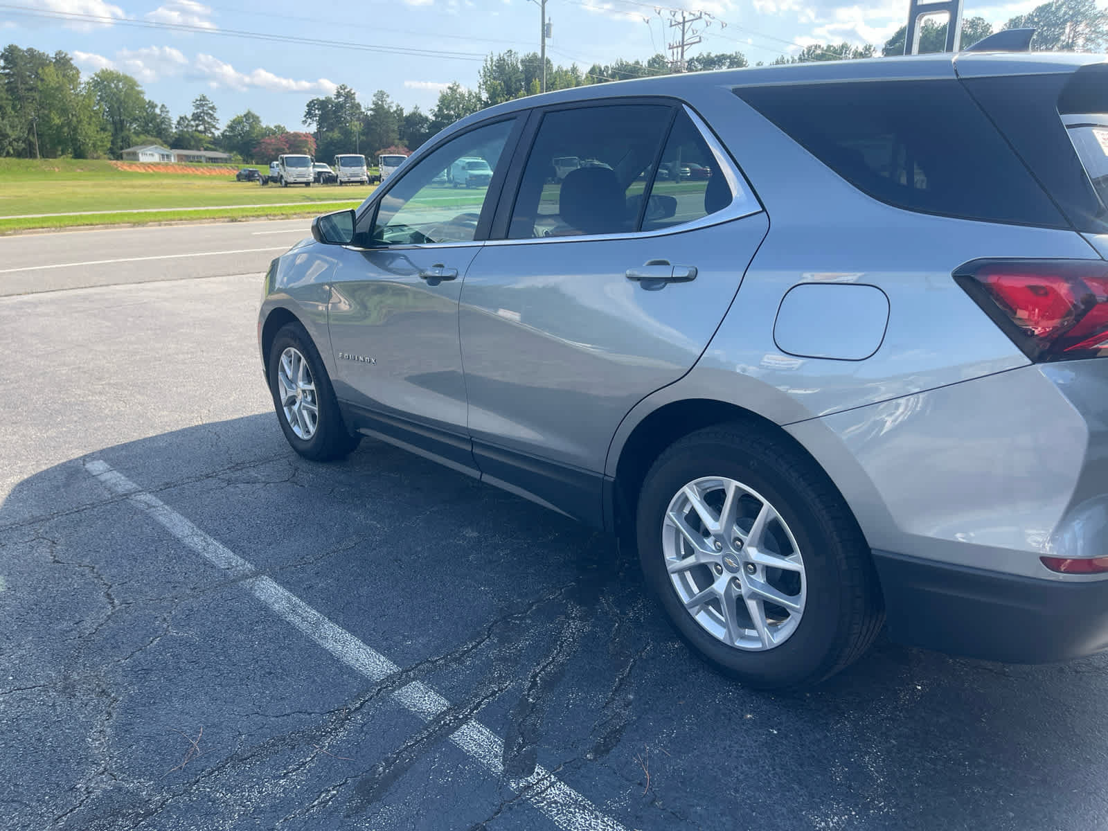 Used 2023 Chevrolet Equinox LT FWD image 3