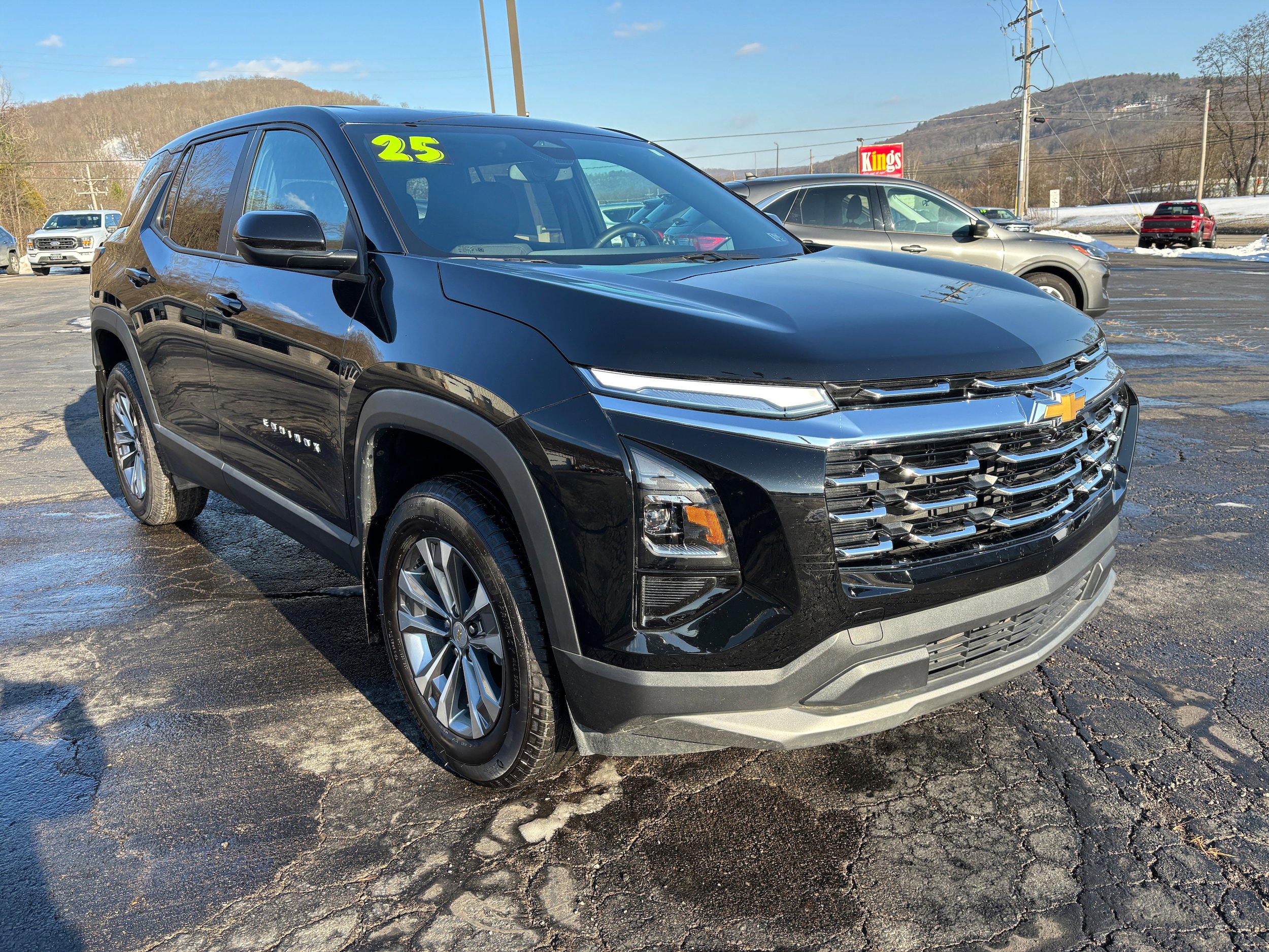 Used 2025 Chevrolet Equinox LT AWD/4WD image 1