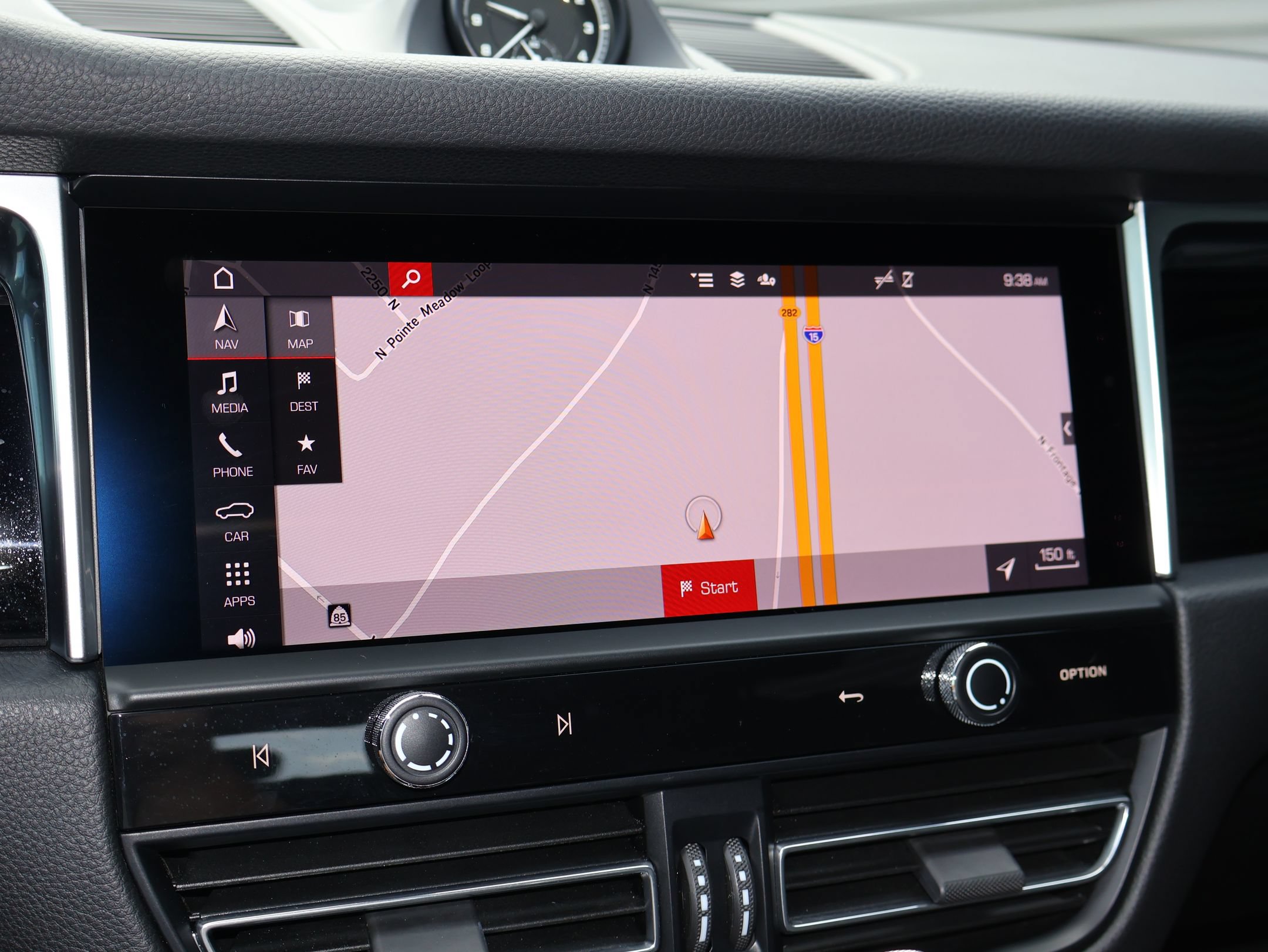 Certified 2023 Porsche Macan AWD/4WD image 18