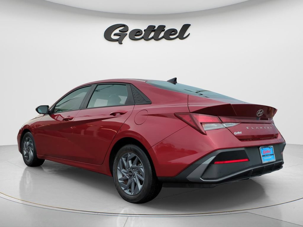 Certified 2024 Hyundai Elantra SEL FWD image 8