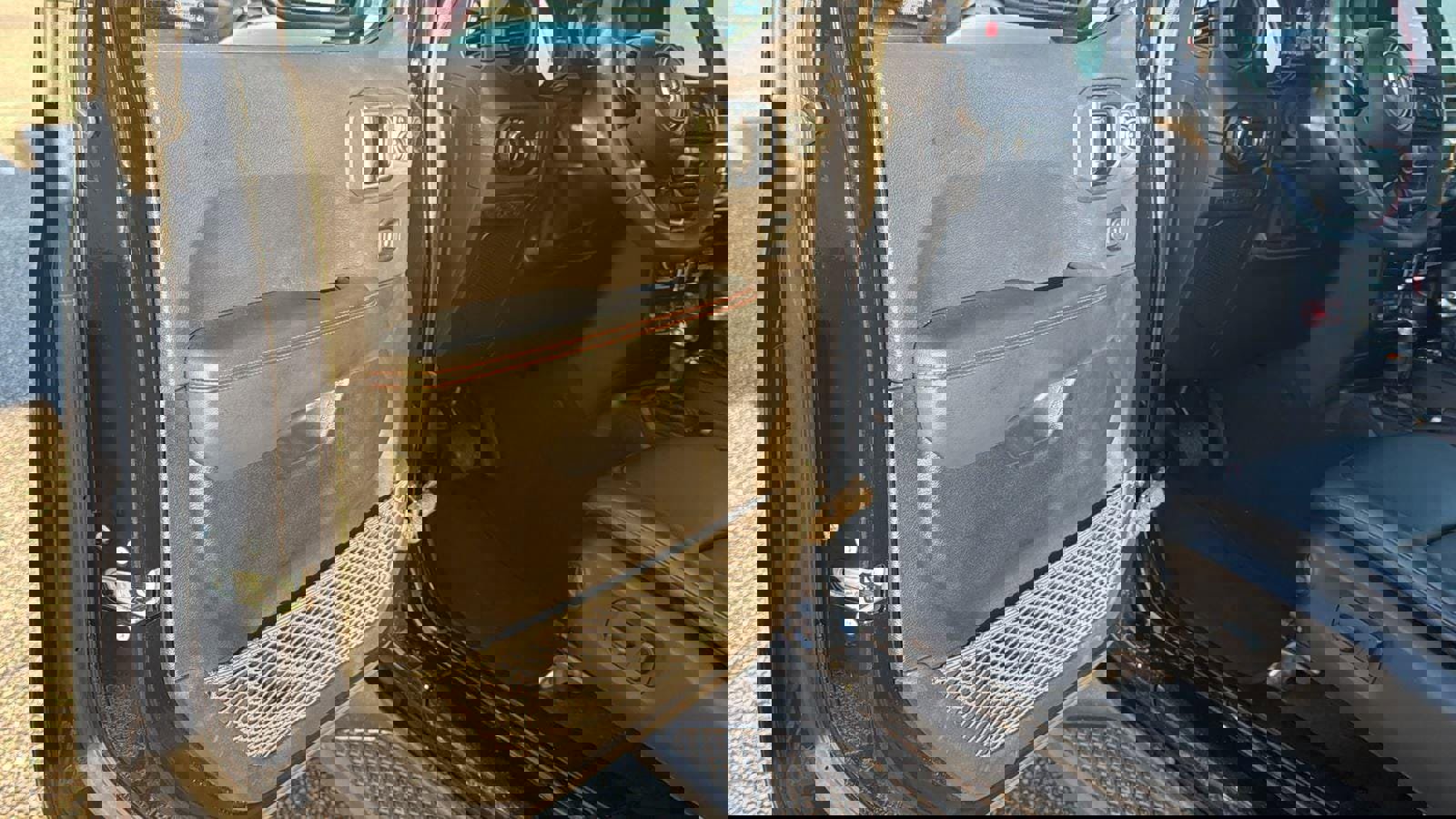 Used 2024 Jeep Gladiator Rubicon AWD/4WD image 11