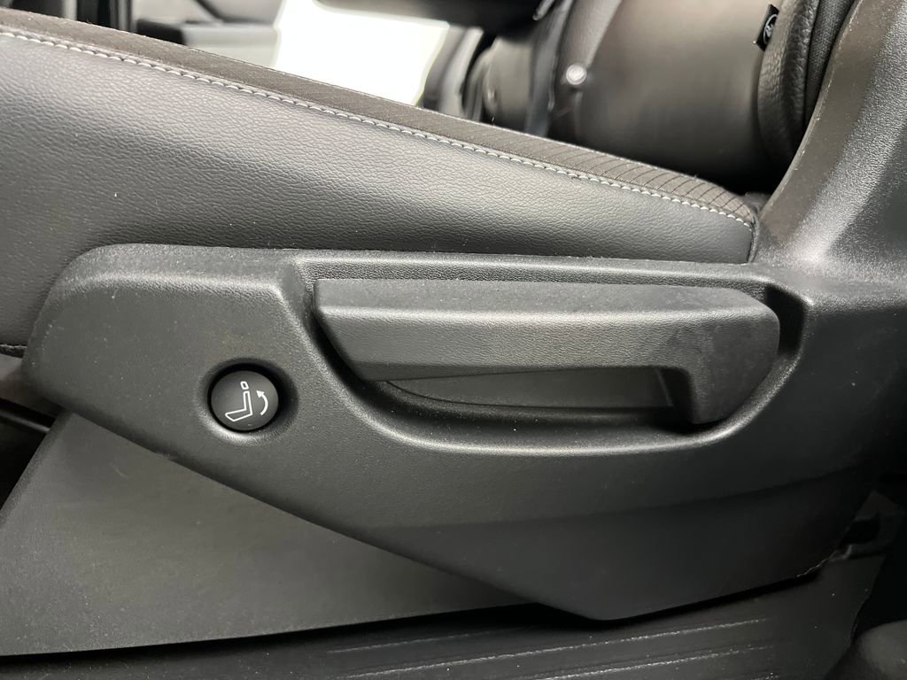 Used 2025 Nissan Pathfinder SL image 14