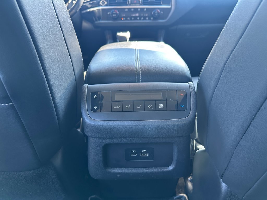 Used 2022 Nissan Pathfinder SL AWD/4WD image 14
