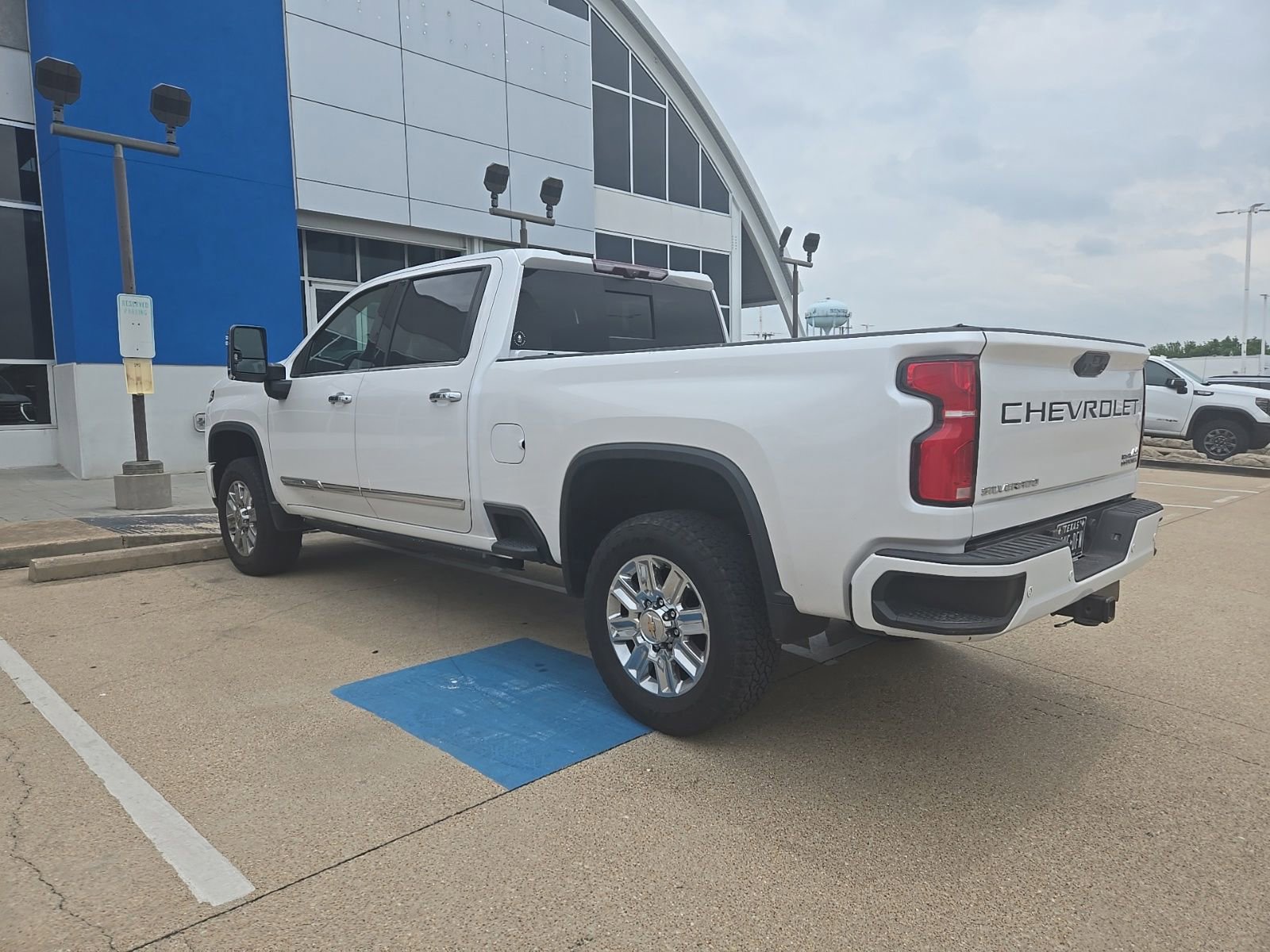 Used 2024 Chevrolet Silverado 3500 High Country w/ High Country Premium Package AWD/4WD image 11