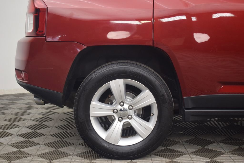 Used 2017 Jeep Compass Latitude AWD/4WD image 24
