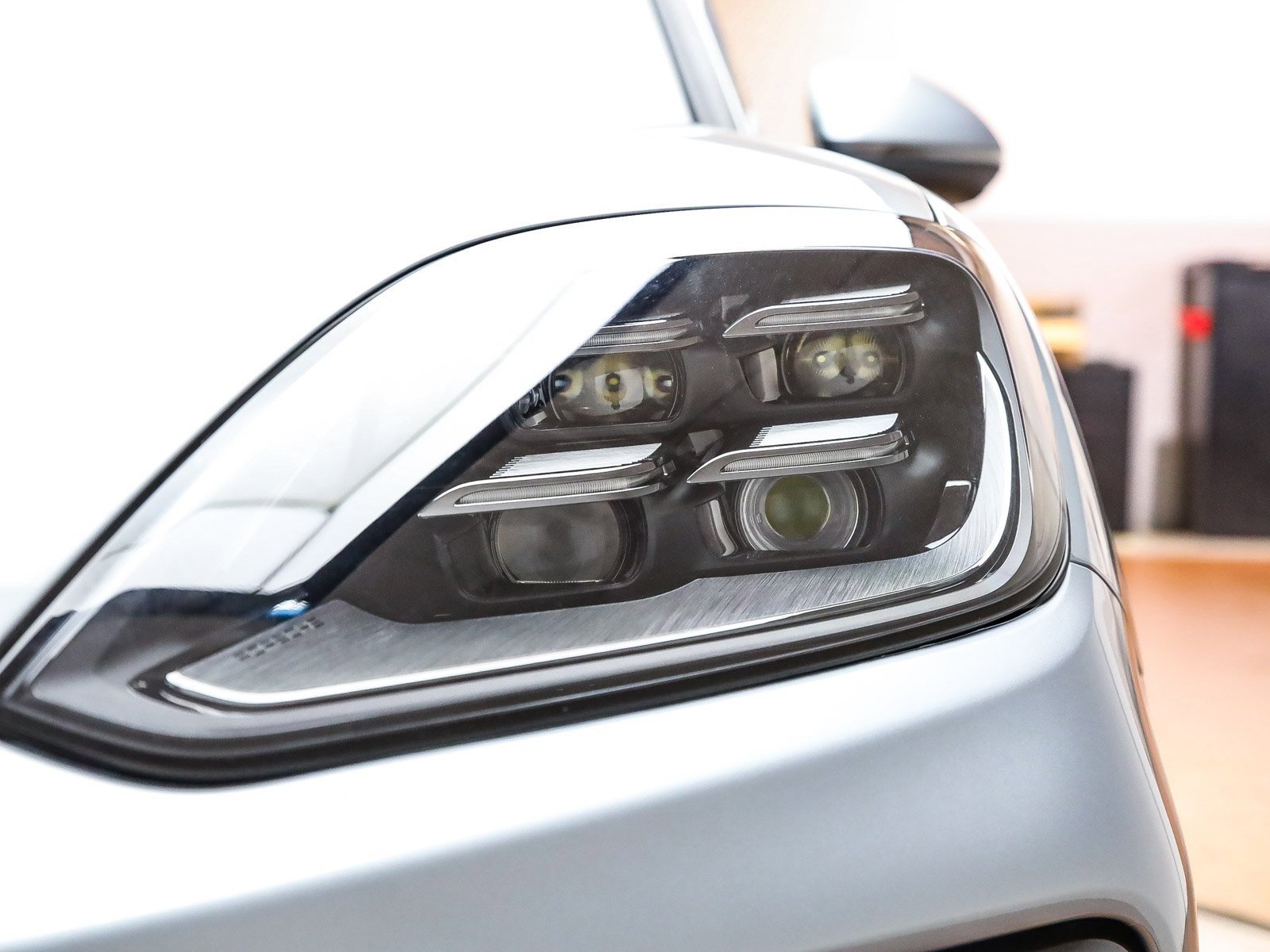 Used 2025 Porsche Cayenne image 11