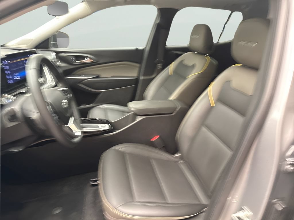 Used 2024 Chevrolet Trax ACTIV w/ Sunroof Package FWD image 17