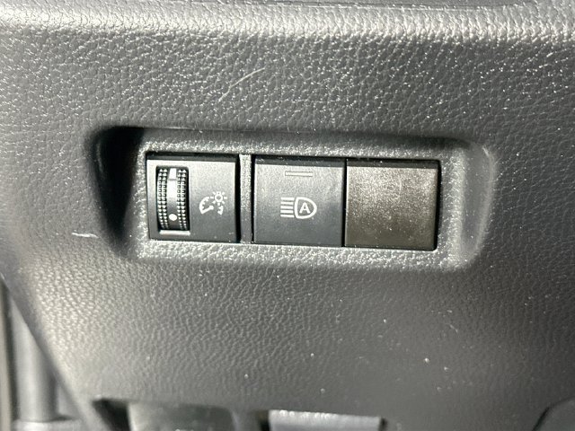 Used 2021 Toyota RAV4 LE AWD/4WD image 20