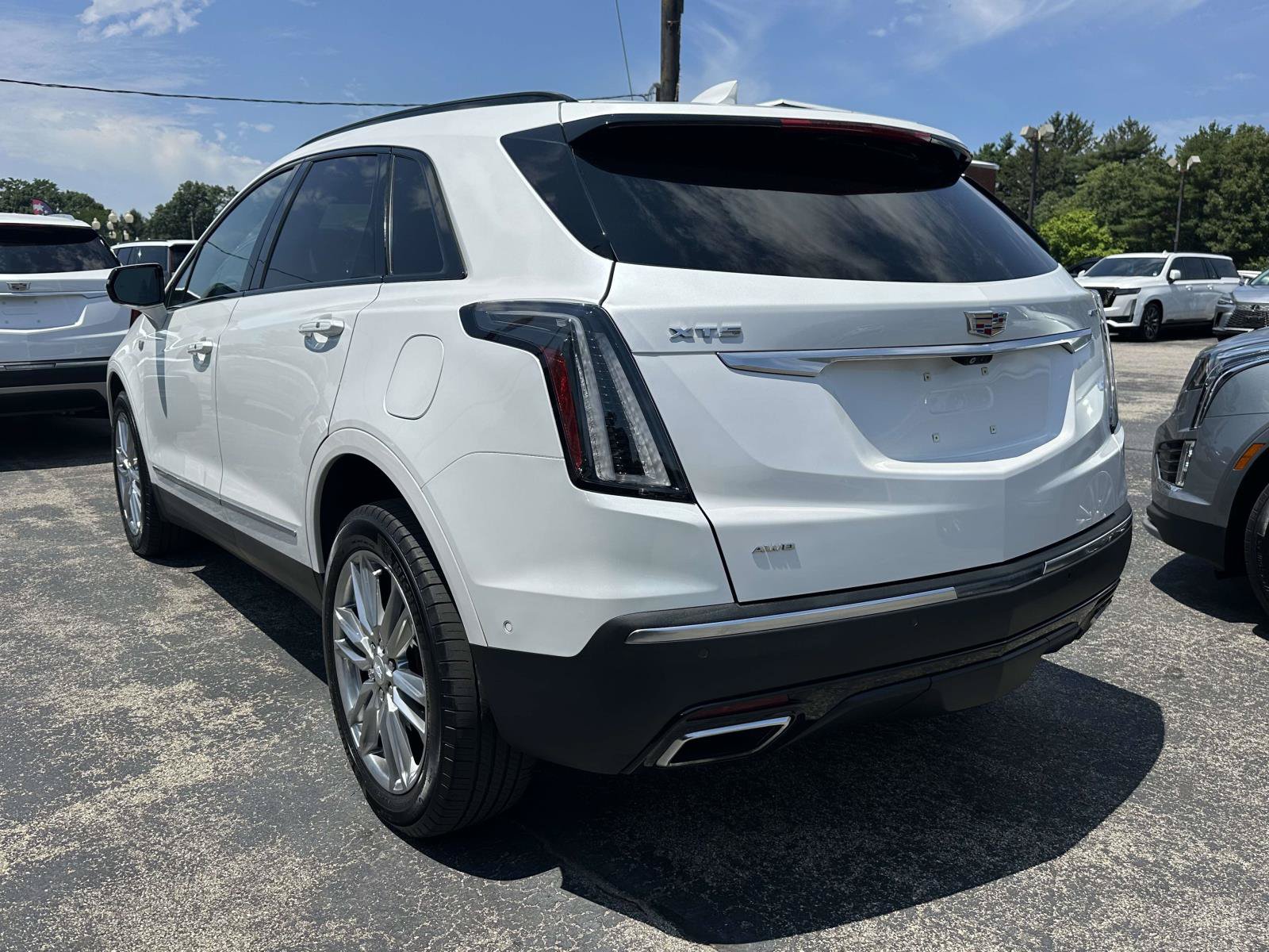 Used 2023 Cadillac XT5 Sportv w/ Technology Package AWD/4WD image 4