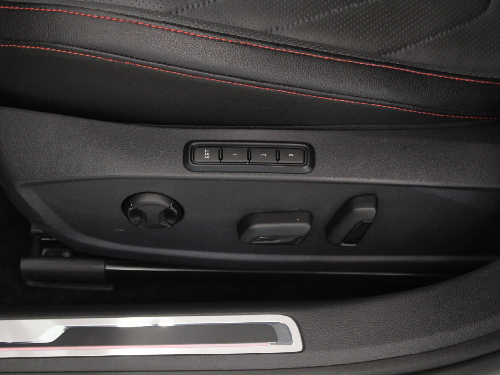 Used 2025 Volkswagen Jetta GLI Autobahn FWD image 13