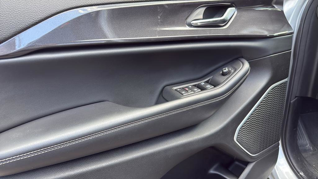 Used 2021 Jeep Grand Cherokee L Laredo w/ Luxury Tech Group I image 12