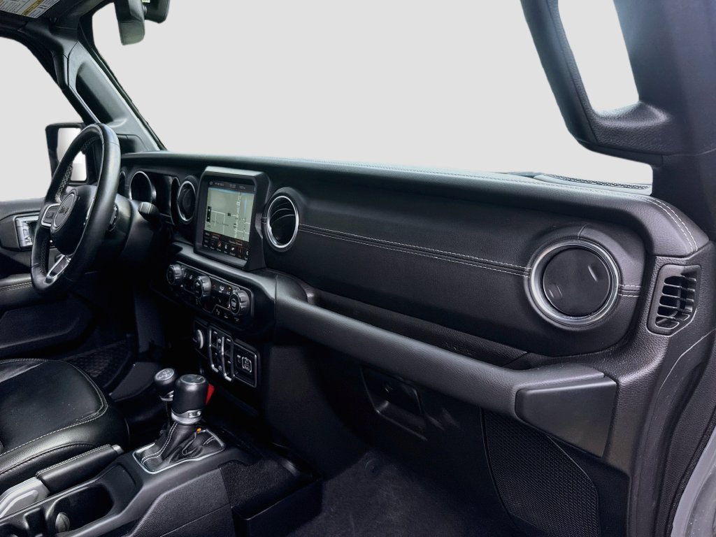 Used 2022 Jeep Wrangler Unlimited Sahara w/ Cold Weather Group AWD/4WD image 32