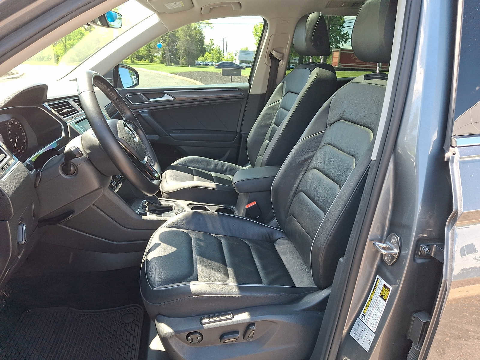 Used 2019 Volkswagen Tiguan SEL Premium AWD/4WD image 10