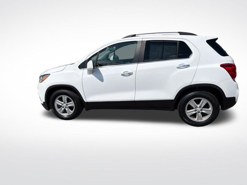 Used 2019 Chevrolet Trax LT w/ LT Convenience Package FWD image 2