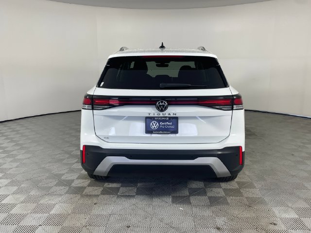 Used 2025 Volkswagen Tiguan SE FWD image 23