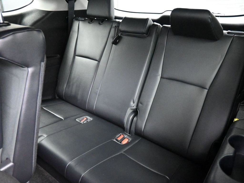 Certified 2023 Toyota Highlander XLE image 21