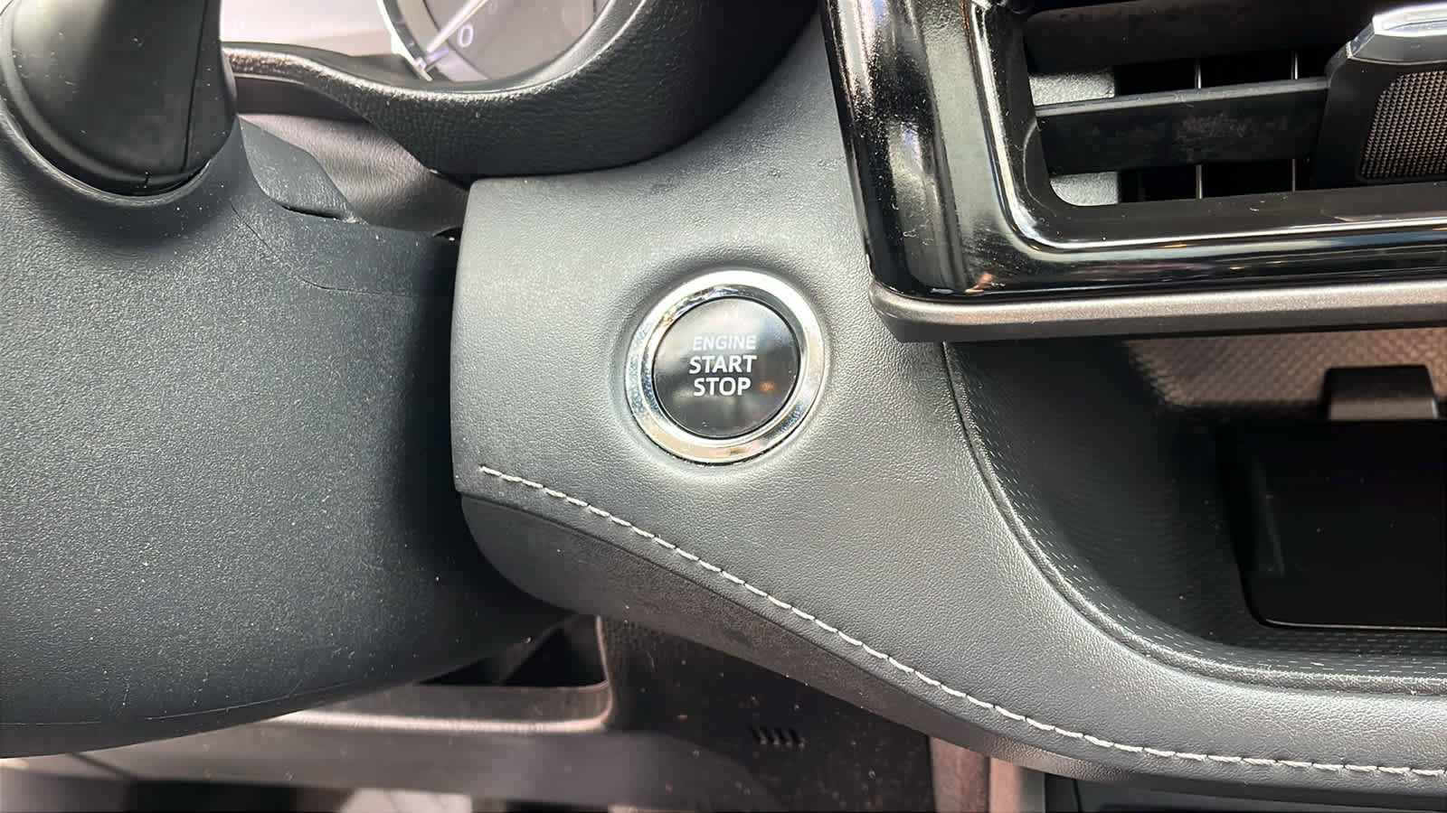 Used 2023 Toyota Highlander XLE AWD/4WD image 22