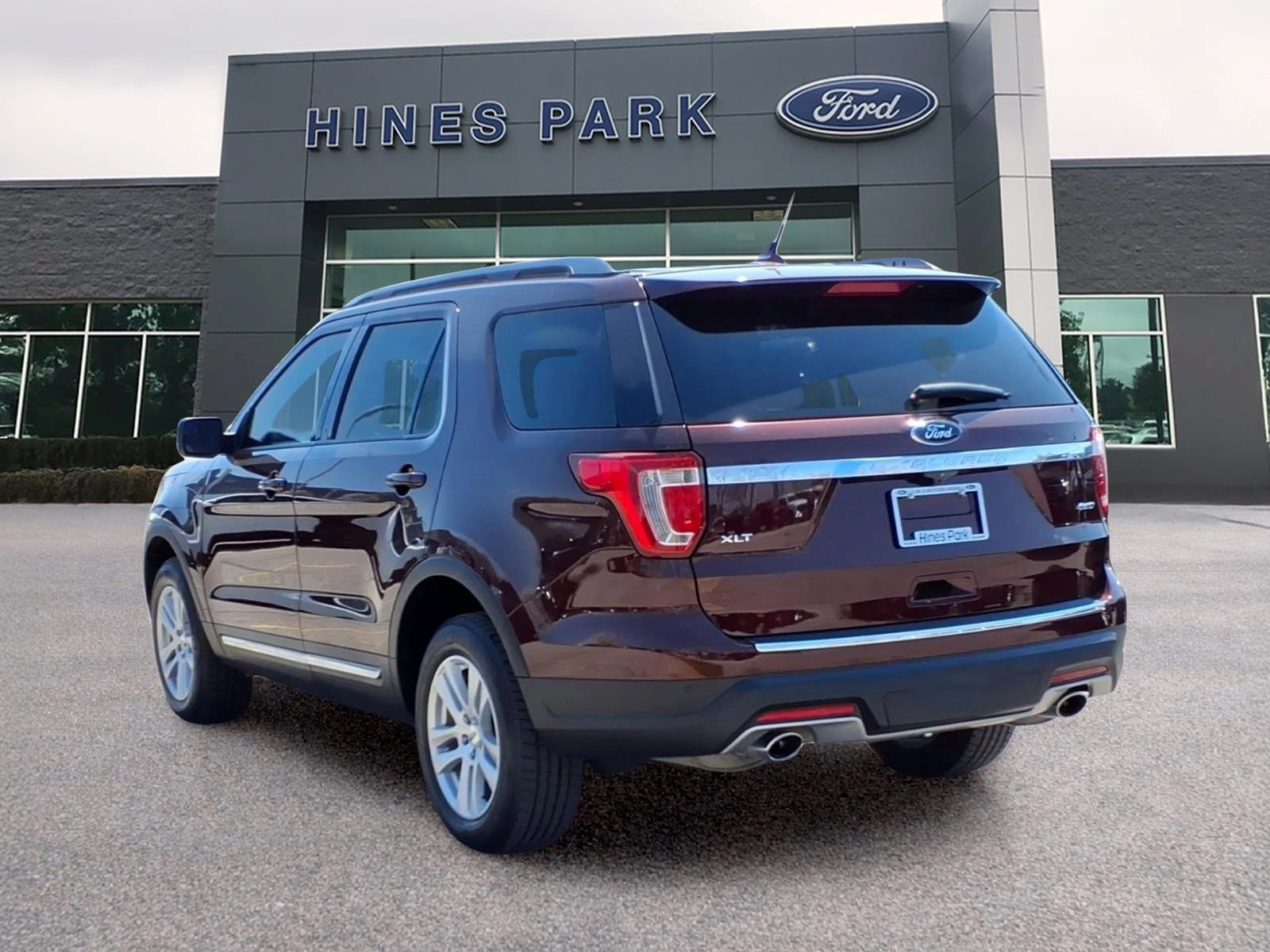 Used 2018 Ford Explorer XLT w/ Equipment Group 202A AWD/4WD image 5