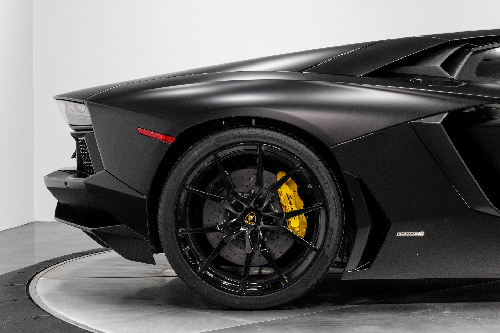 Used 2014 Lamborghini Aventador LP 700-4 image 18