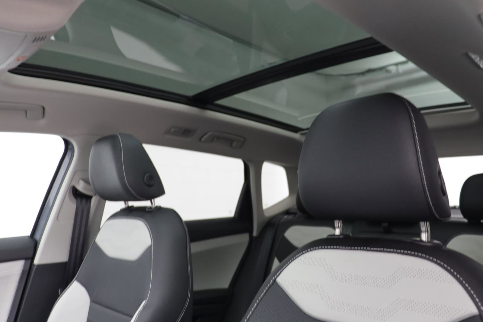 New 2026 Volkswagen Taos SEL image 13