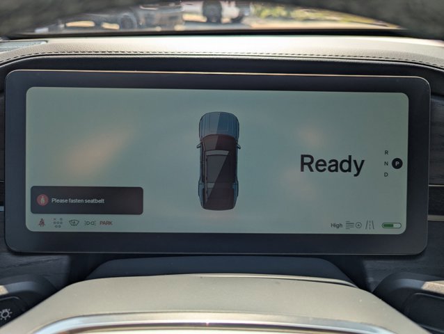Used 2025 Rivian R1S Adventure AWD/4WD image 9