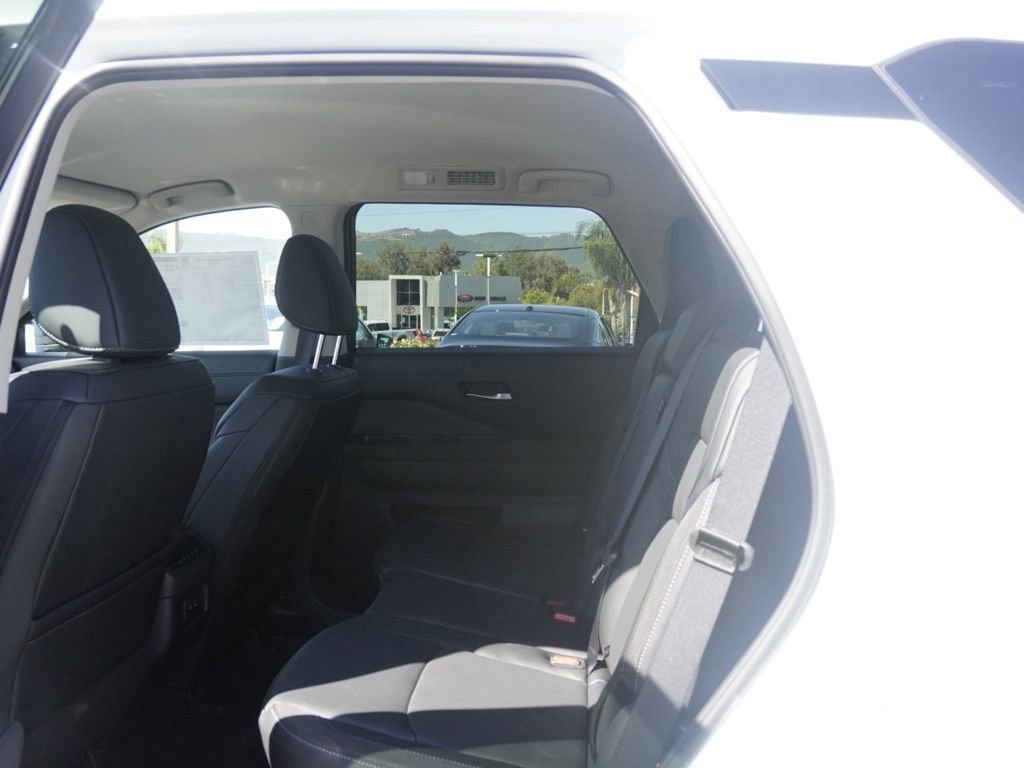 New 2026 Nissan Pathfinder SL image 17