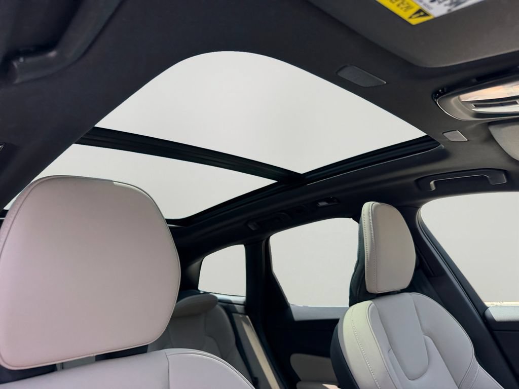 Certified 2026 Volvo XC60 B5 Plus w/ Climate Package AWD/4WD image 7