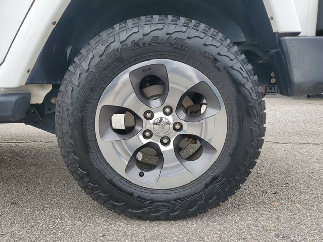 Certified 2017 Jeep Wrangler Unlimited Sahara w/ Connectivity Group image 9