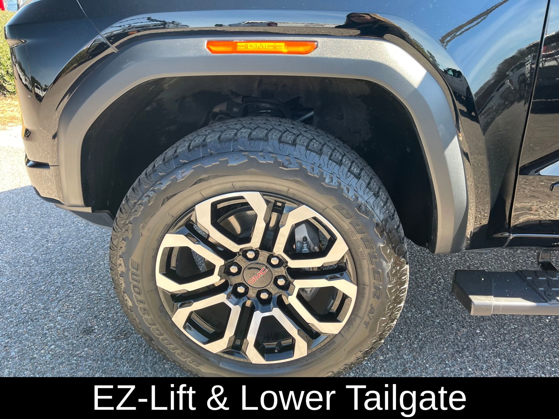 Used 2025 GMC Canyon AT4 w/ Nightfall Edition image 10