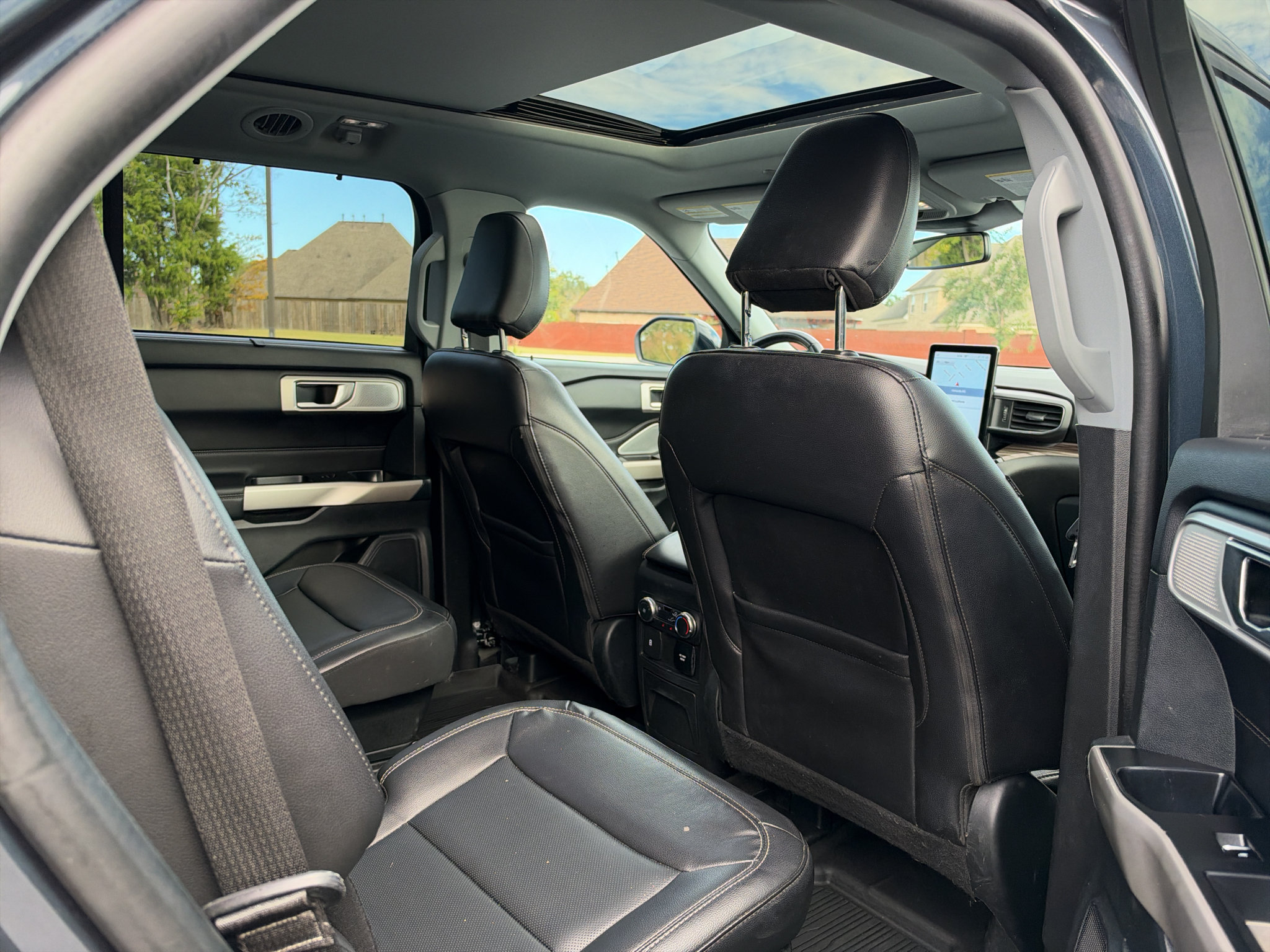 Used 2022 Ford Explorer Limited w/ Limited Technology Package AWD/4WD image 18