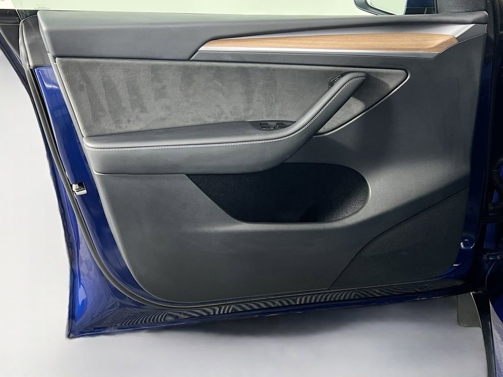 Used 2025 Tesla Model Y Long Range image 18