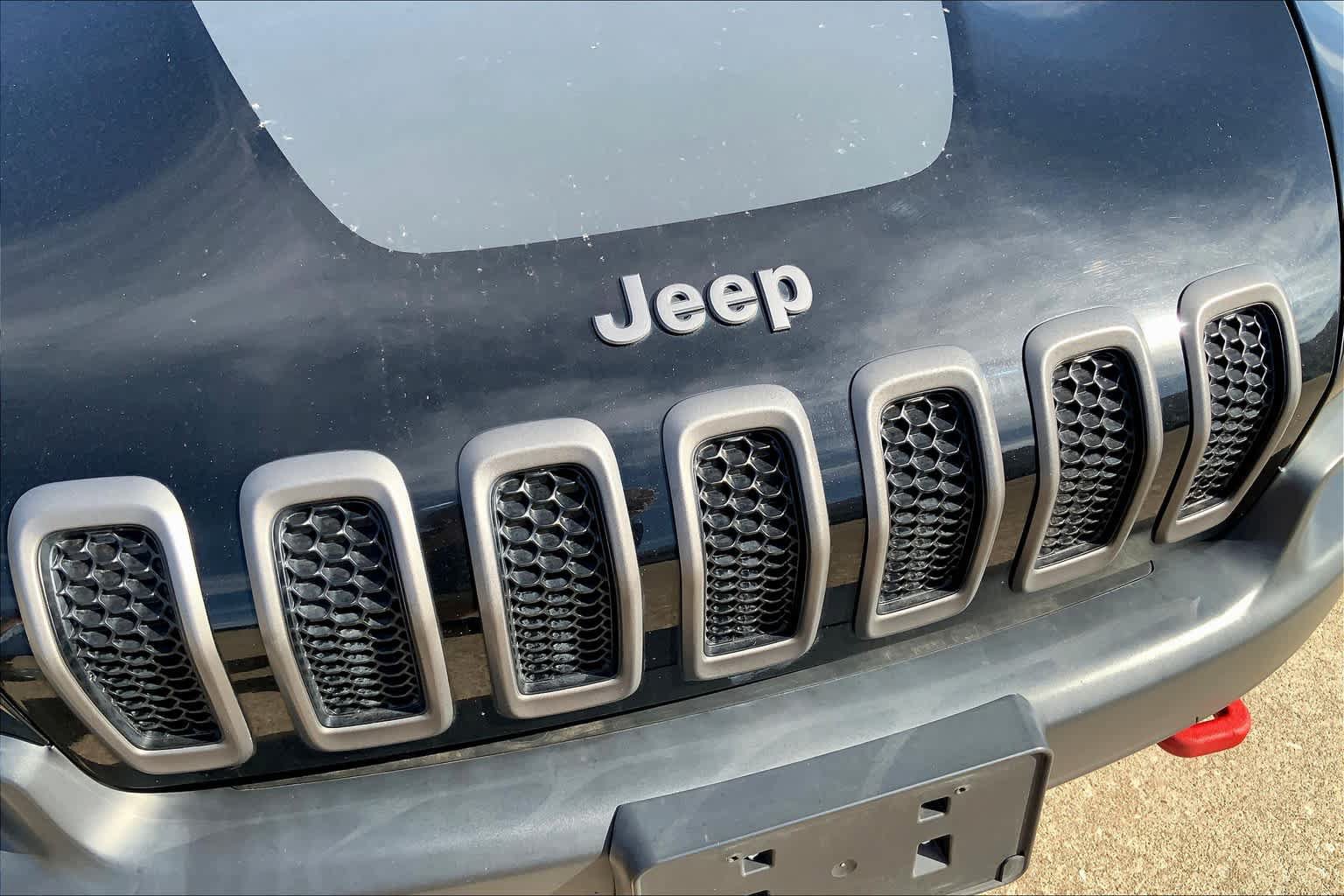 Used 2017 Jeep Cherokee Trailhawk w/ Comfort/Convenience Group AWD/4WD image 29