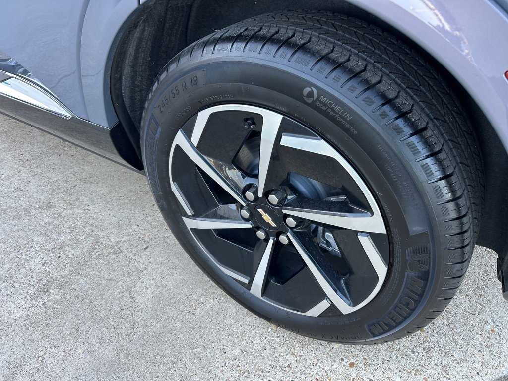 Used 2025 Chevrolet Equinox EV LT w/ Convenience Package image 10